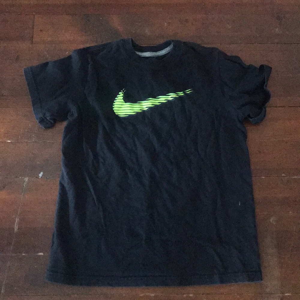 Tee shirt